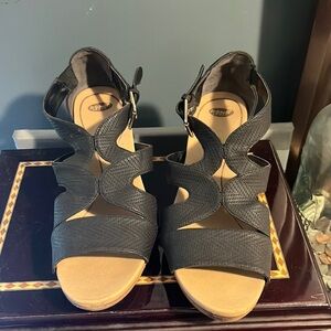 Women’s wedge sandals